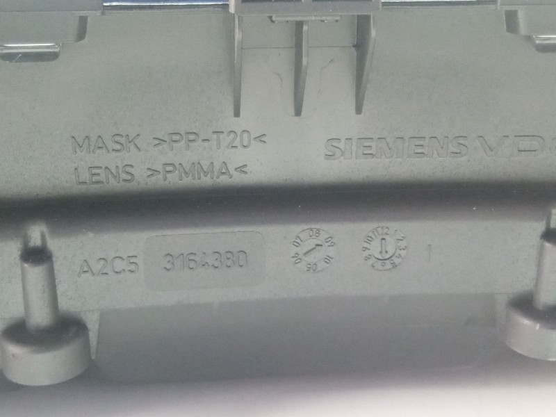 Recambio de cuenta kilometros para toyota auris 1.4 d4d 90cv 3p referencia OEM IAM 838000Z500A2C53300865  