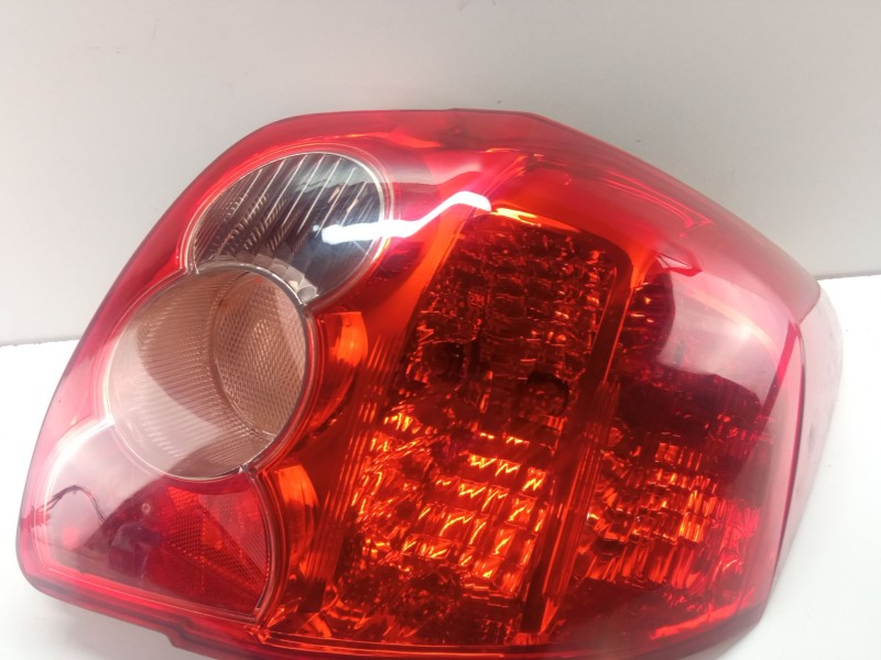 Recambio de piloto trasero derecho para toyota auris 1.4 d4d 90cv 3p referencia OEM IAM   