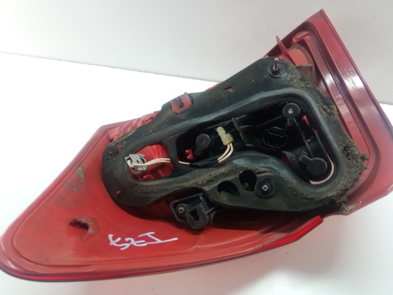 Recambio de piloto trasero izquierdo para toyota auris 1.4 d4d 90cv 3p referencia OEM IAM 815600238000  