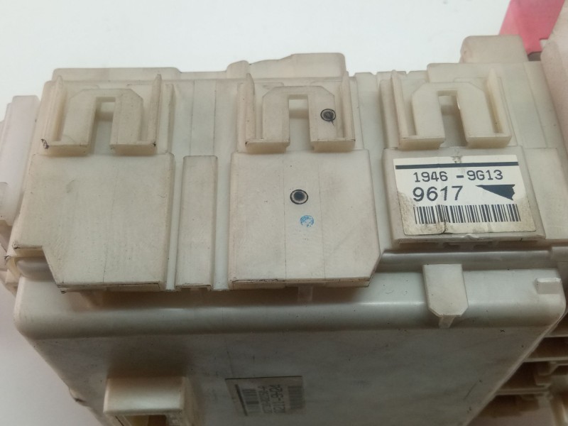 Recambio de caja reles / fusibles para toyota auris 1.4 d4d 90cv 3p referencia OEM IAM 8273002150A  