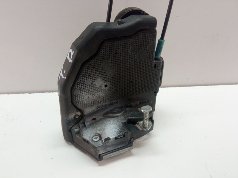 Recambio de cerradura puerta trasera derecha para toyota verso 1.5d 110cv referencia OEM IAM A084219  