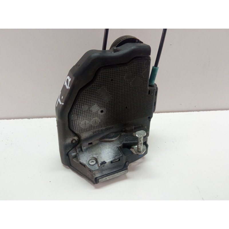 Recambio de cerradura puerta trasera derecha para toyota verso 1.5d 110cv referencia OEM IAM A084219  