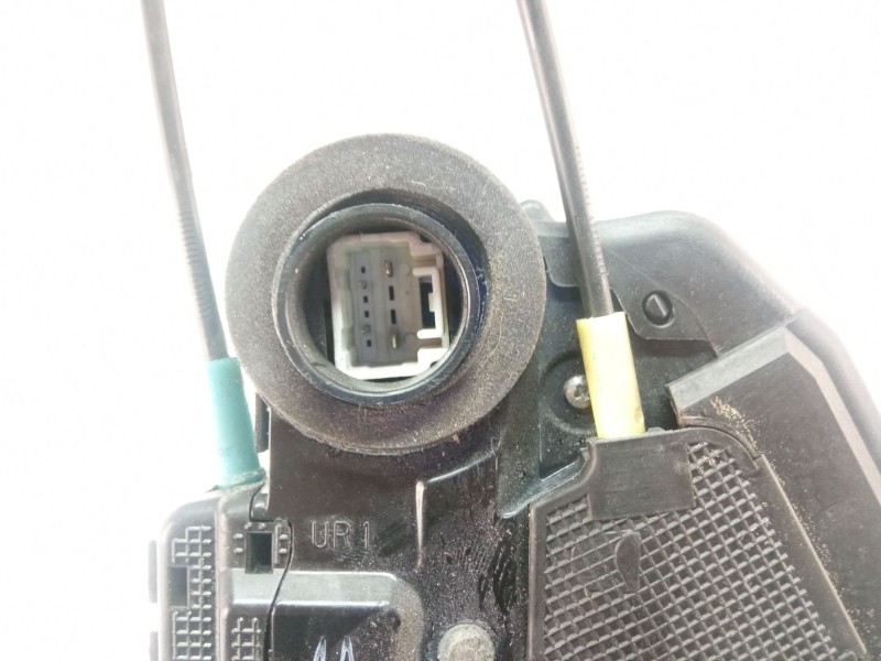 Recambio de cerradura puerta trasera derecha para toyota verso 1.5d 110cv referencia OEM IAM A084219  