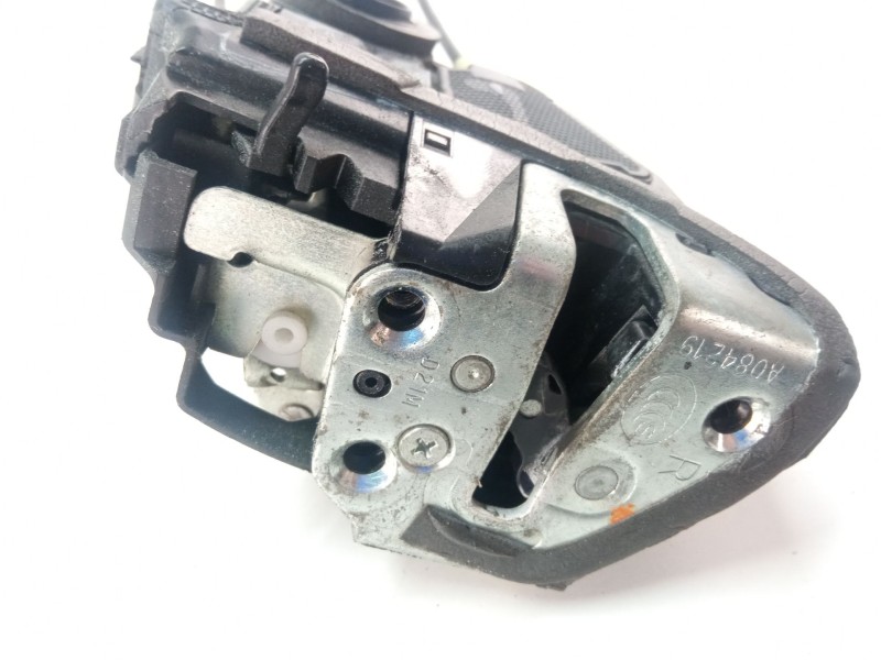 Recambio de cerradura puerta trasera derecha para toyota verso 1.5d 110cv referencia OEM IAM A084219  
