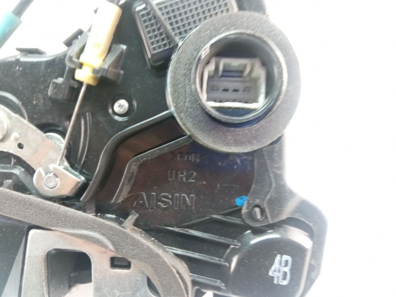 Recambio de cerradura puerta delantera derecha para toyota verso 1.5d 110cv referencia OEM IAM A084219  