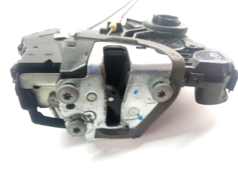 Recambio de cerradura puerta delantera derecha para toyota verso 1.5d 110cv referencia OEM IAM A084219  