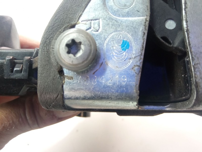 Recambio de cerradura puerta delantera derecha para toyota verso 1.5d 110cv referencia OEM IAM A084219  