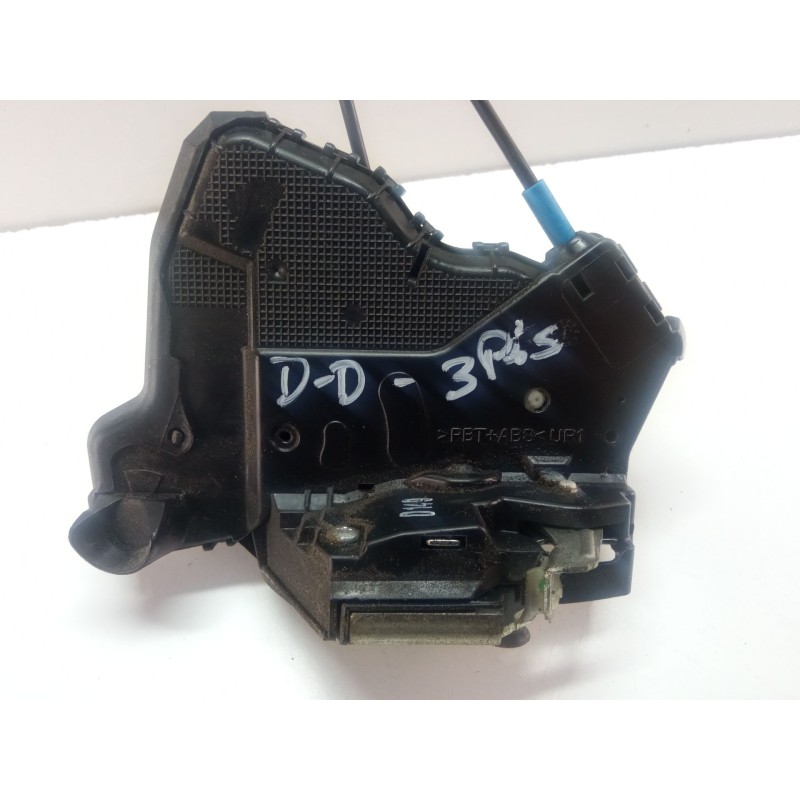 Recambio de cerradura puerta delantera derecha para toyota auris 1.4 d4d 90cv 3p referencia OEM IAM A046693  