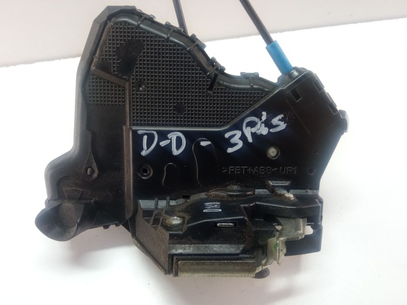 Recambio de cerradura puerta delantera derecha para toyota auris 1.4 d4d 90cv 3p referencia OEM IAM A046693  