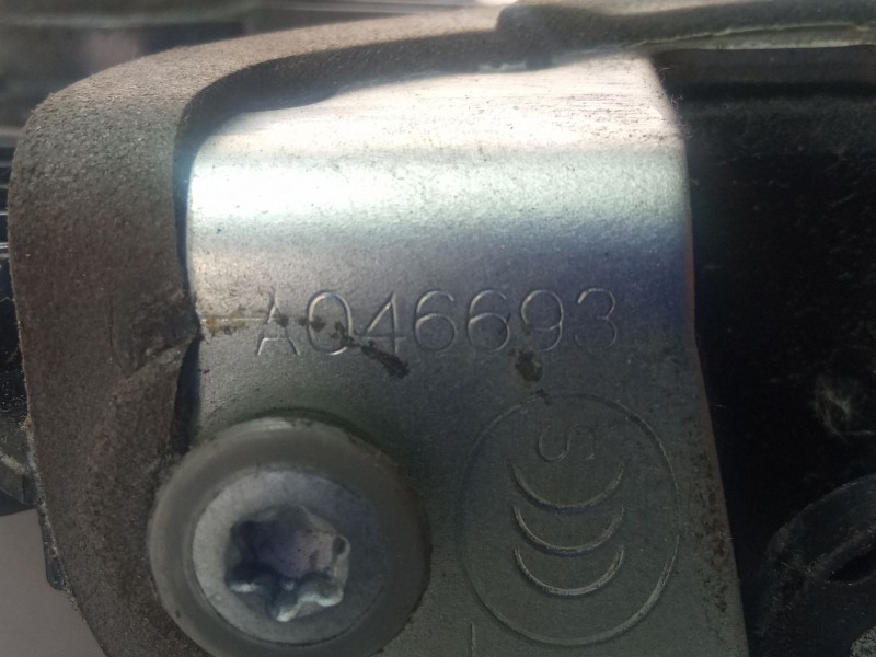 Recambio de cerradura puerta delantera izquierda para toyota auris 1.4 d4d 90cv 3p referencia OEM IAM A046693  