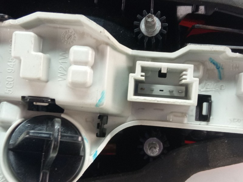 Recambio de piloto porton trasero derecho para volkswagen golf golf 1.6 tdi, 105 cv/77 kw, clha referencia OEM IAM 5G0945094AC  