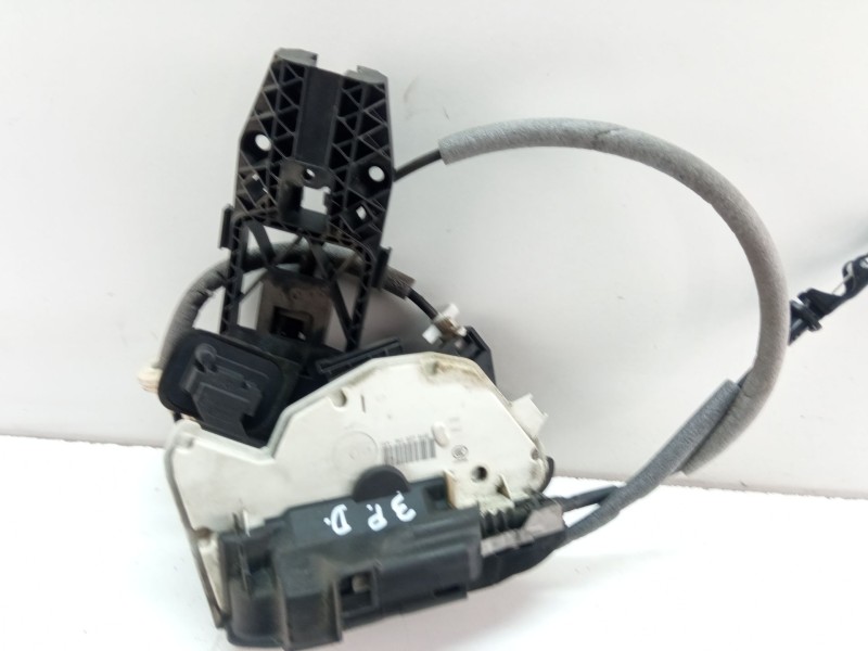 Recambio de cerradura puerta delantera derecha para volkswagen golf golf 1.6 tdi, 105 cv/77 kw, clha referencia OEM IAM 5K183701