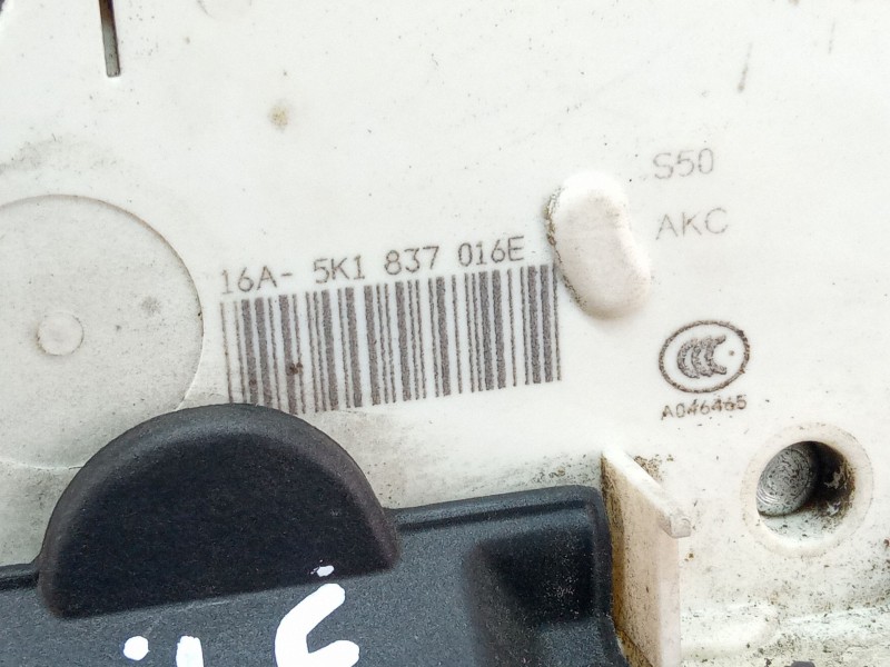 Recambio de cerradura puerta delantera derecha para volkswagen golf golf 1.6 tdi, 105 cv/77 kw, clha referencia OEM IAM 5K183701