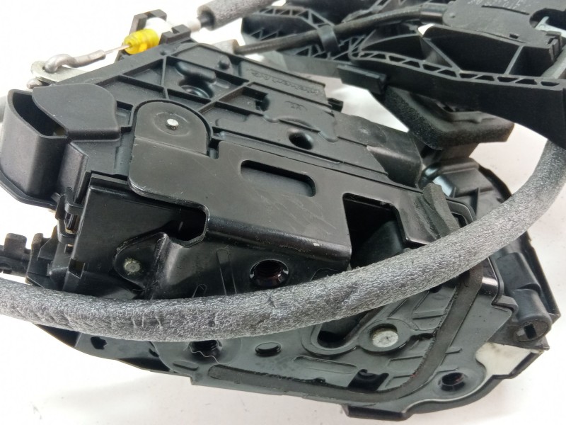 Recambio de cerradura puerta delantera derecha para volkswagen golf golf 1.6 tdi, 105 cv/77 kw, clha referencia OEM IAM 5K183701