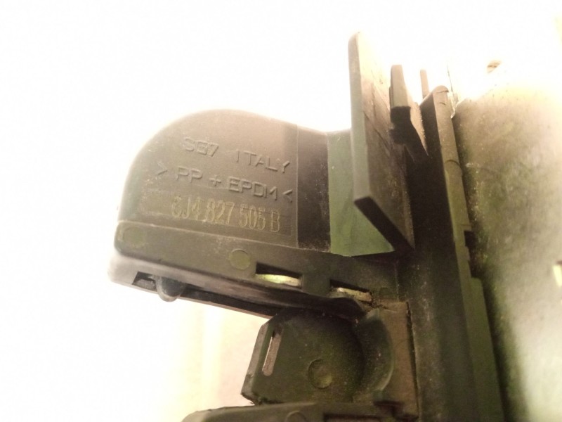 Recambio de cerradura maletero / porton para seat ibiza referencia OEM IAM 6J4827505B  