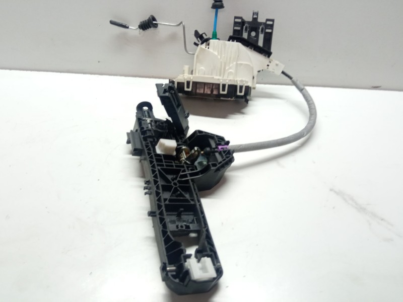 Recambio de cerradura puerta trasera derecha para mercedes-benz a 200 cdi w176 referencia OEM IAM A2047302835  