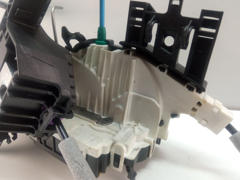 Recambio de cerradura puerta trasera derecha para mercedes-benz a 200 cdi w176 referencia OEM IAM A2047302835  