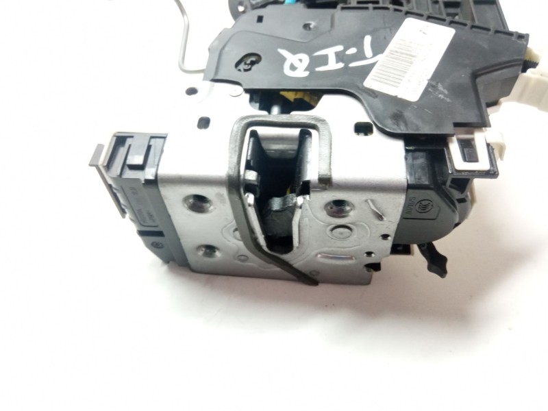 Recambio de cerradura puerta trasera izquierda para mercedes-benz a 200 cdi w176 referencia OEM IAM A2047302735  